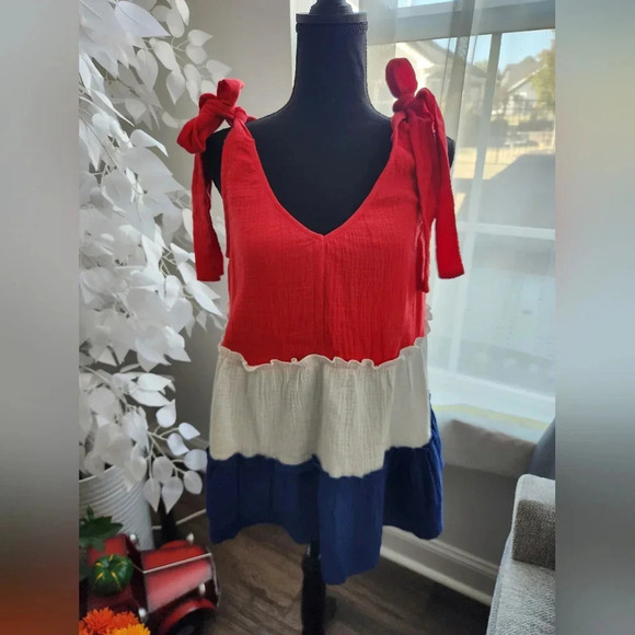 Vibrant Tricolor Sleeveless Blouse with Bow Straps - Picture 1 of 8